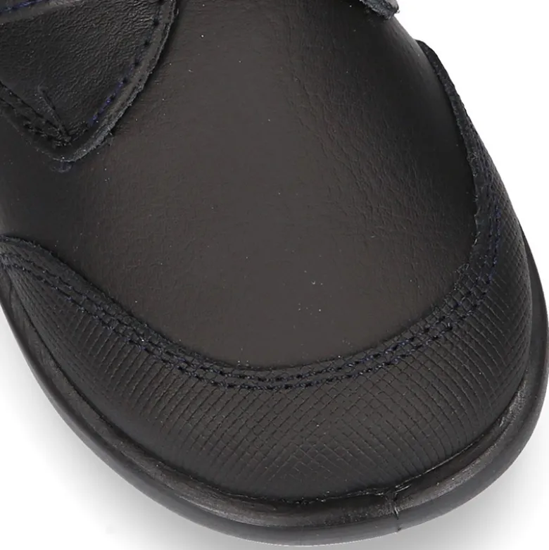 Zapato colegial tipo Blucher sin cordones y con puntera en piel lavable para peques.