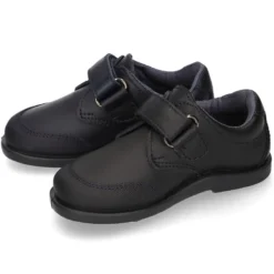 Zapato colegial tipo Blucher sin cordones y con puntera en piel lavable para peques.