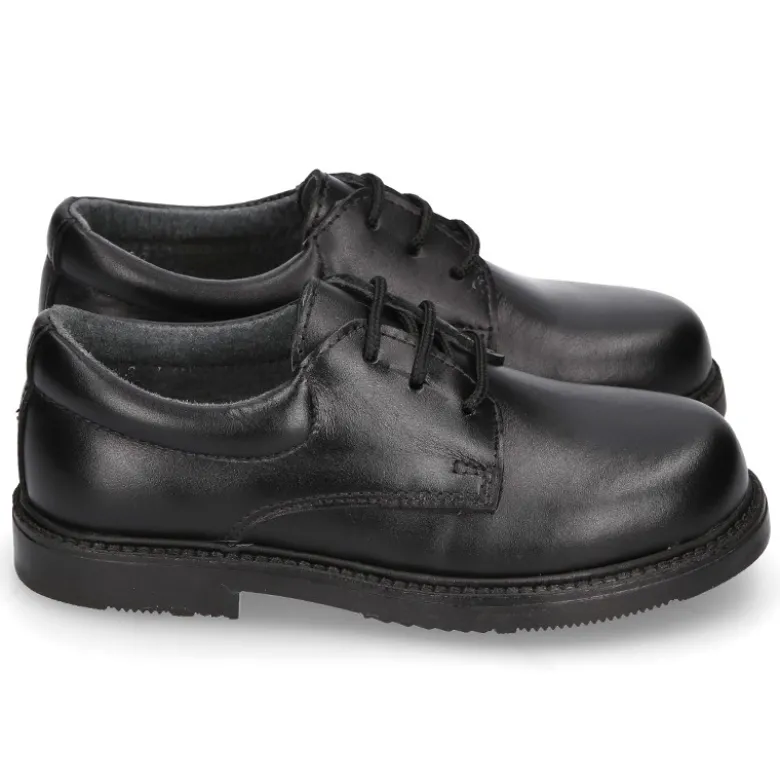 Zapato colegial tipo Blucher con cordones en piel lisa Boxcalf.