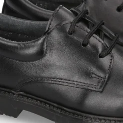 Zapato colegial tipo Blucher con cordones en piel lisa Boxcalf.