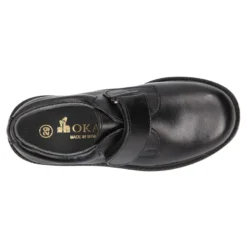 Zapato colegial tipo Blucher sin cordones en piel lisa.
