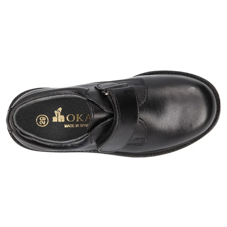 Zapato colegial tipo Blucher sin cordones en piel lisa.