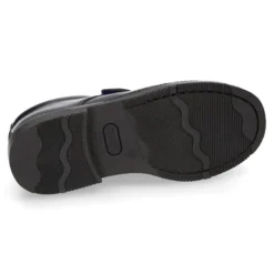 Zapato colegial tipo Blucher sin cordones en piel lisa.