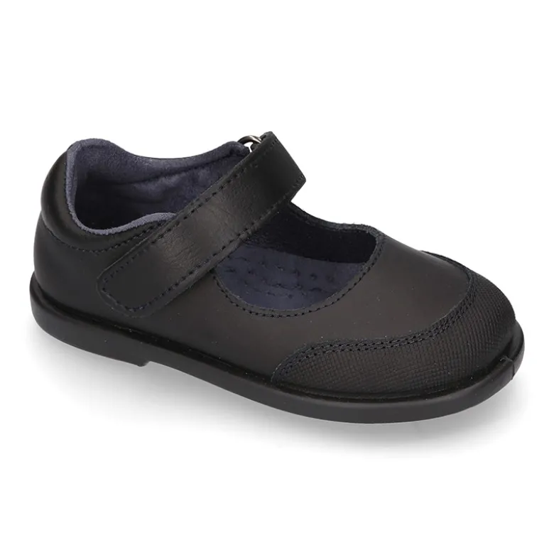 Zapato colegial tipo Mercedita con cierre adherente y puntera en piel lavable para peques.