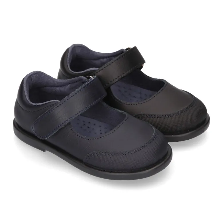 Zapato colegial tipo Mercedita con cierre adherente y puntera en piel lavable para peques.
