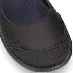 Zapato colegial tipo Mercedita con cierre adherente y puntera en piel lavable para peques.