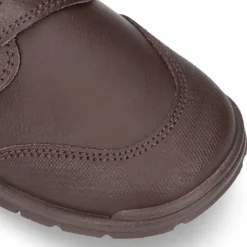 Zapato colegio sin cordones y con puntera en piel lavable.