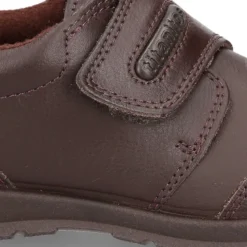 Zapato colegio sin cordones y con puntera en piel lavable.