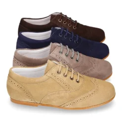 Zapato de vestir tipo blucher con picados en PIEL serraje.