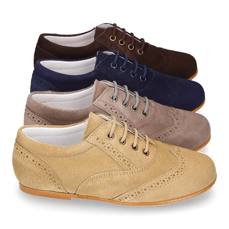 Zapato de vestir tipo blucher con picados en PIEL serraje.