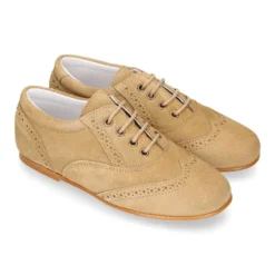 Zapato de vestir tipo blucher con picados en PIEL serraje.
