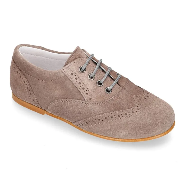Zapato de vestir tipo blucher con picados en PIEL serraje.