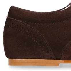 Zapato de vestir tipo blucher con picados en PIEL serraje.