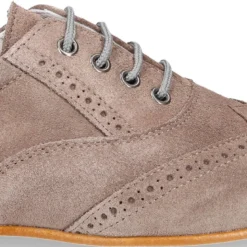 Zapato de vestir tipo blucher con picados en PIEL serraje.