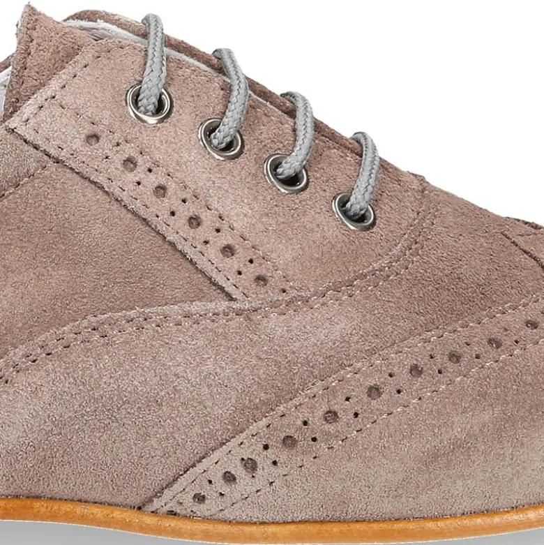 Zapato de vestir tipo blucher con picados en PIEL serraje.