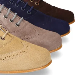 Zapato de vestir tipo blucher con picados en PIEL serraje.