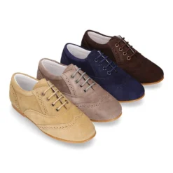 Zapato de vestir tipo blucher con picados en PIEL serraje.