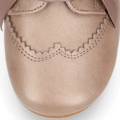Zapato Niña tipo Blucher estilizado en piel LAMINADA COBRE.