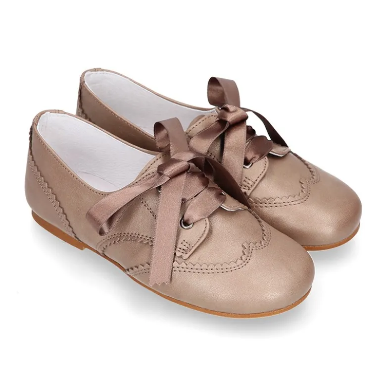 Zapato Niña tipo Blucher estilizado en piel LAMINADA COBRE.
