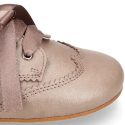 Zapato Niña tipo Blucher estilizado en piel LAMINADA COBRE.
