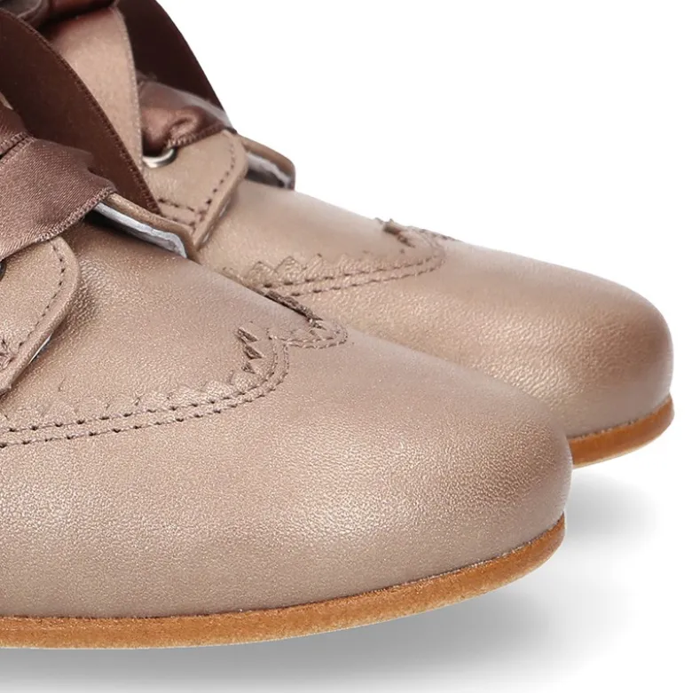 Zapato Niña tipo Blucher estilizado en piel LAMINADA COBRE.