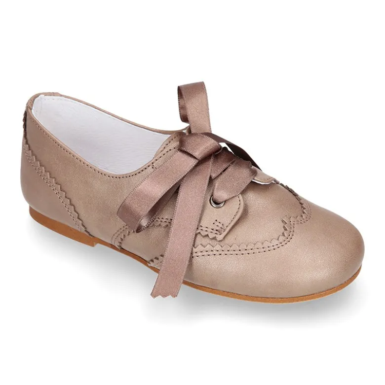 Zapato Niña tipo Blucher estilizado en piel LAMINADA COBRE.