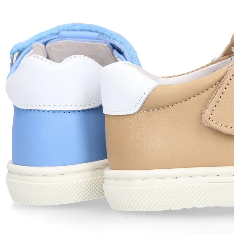 Zapato niño ASANDALIADO con tiras tipo zapatilla con cierre adherente en piel.