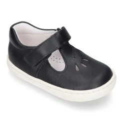 Zapato niño ASANDALIADO tipo zapatilla con cierre adherente y picados en piel.