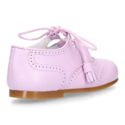 Zapato niño INGLES con cordones y borlas en piel napa LILA.