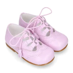 Zapato niño INGLES con cordones y borlas en piel napa LILA.