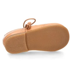 Zapato niño INGLES con cordones y borlas en piel napa CAMEL.