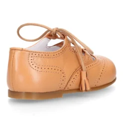 Zapato niño INGLES con cordones y borlas en piel napa CAMEL.