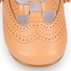Zapato niño INGLES con cordones y borlas en piel napa CAMEL.