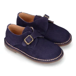Zapato Niño tipo Blucher con hebilla en piel Serraje.