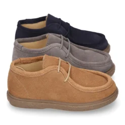 Zapato niño tipo wallabee con cordones en piel serraje