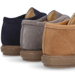 Zapato niño tipo wallabee con cordones en piel serraje