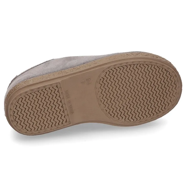 Zapato niño tipo wallabee con cordones en piel serraje