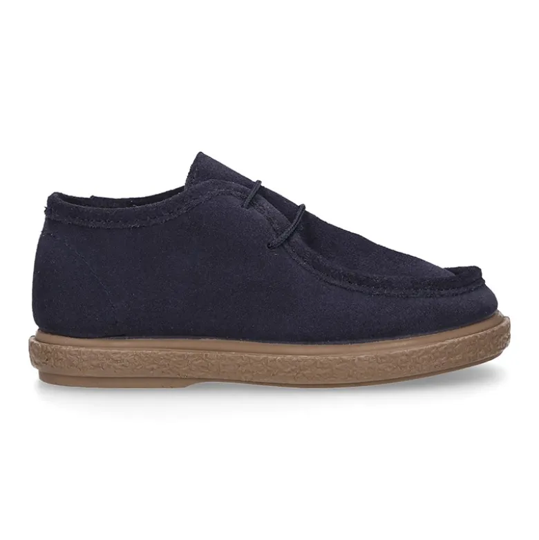 Zapato niño tipo wallabee con cordones en piel serraje