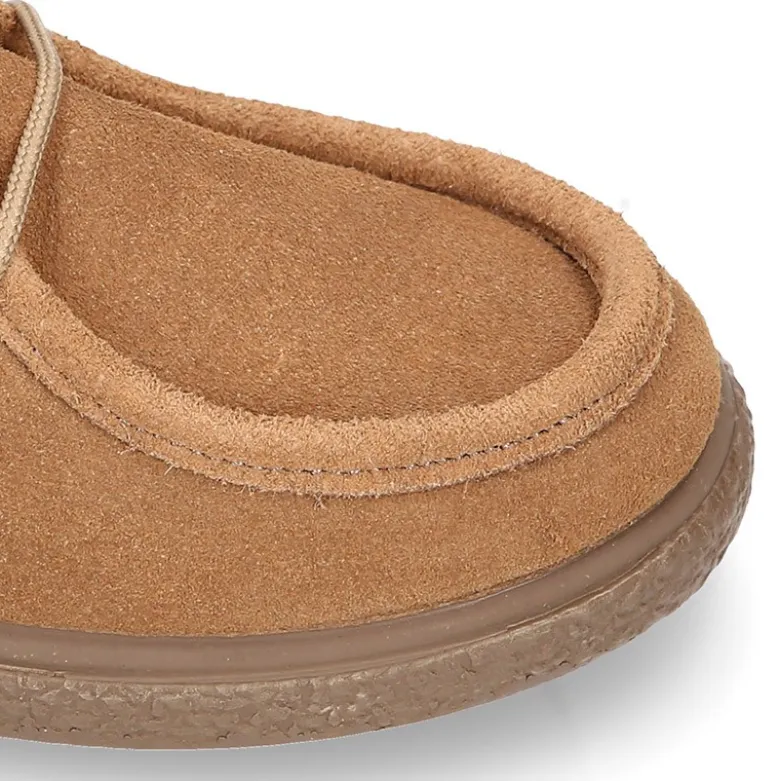Zapato niño tipo wallabee con cordones en piel serraje