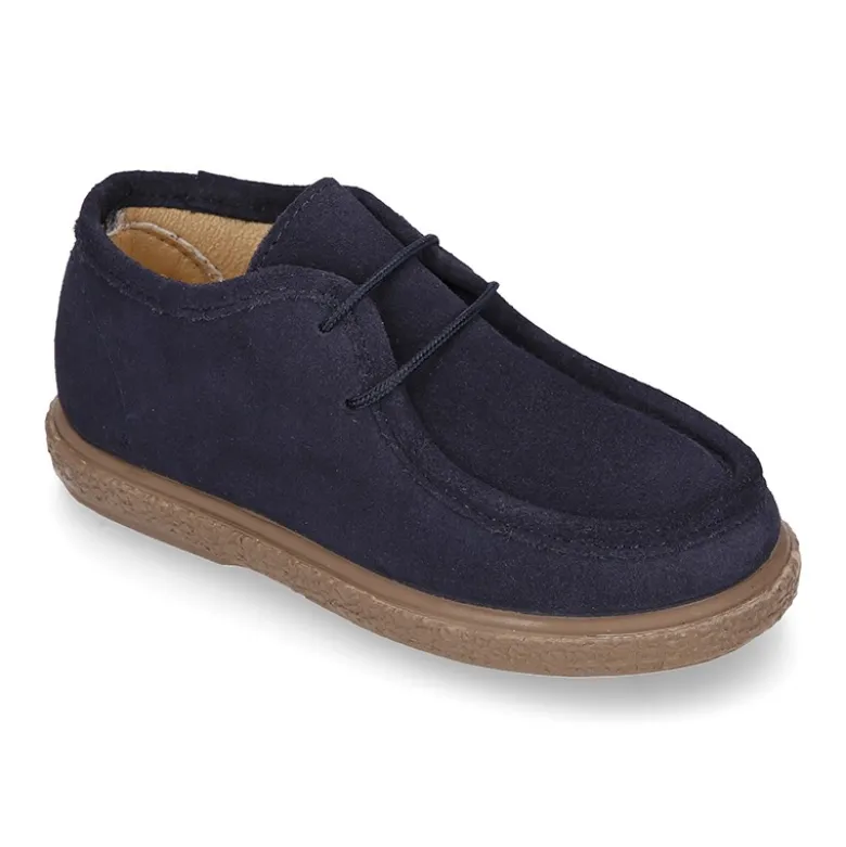 Zapato niño tipo wallabee con cordones en piel serraje