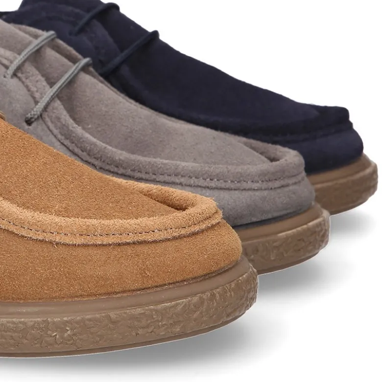 Zapato niño tipo wallabee con cordones en piel serraje