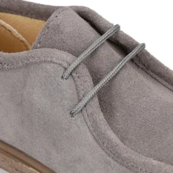 Zapato niño tipo wallabee con cordones en piel serraje