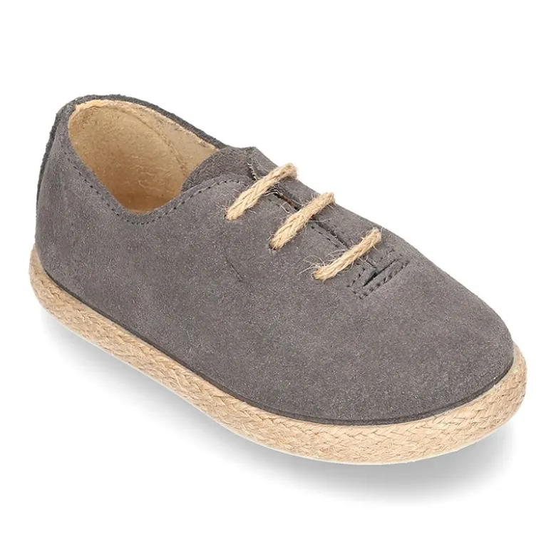 Zapato o Alpargata niños tipo Blucher con cordones en serraje.