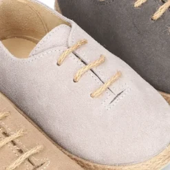 Zapato o Alpargata niños tipo Blucher con cordones en serraje.