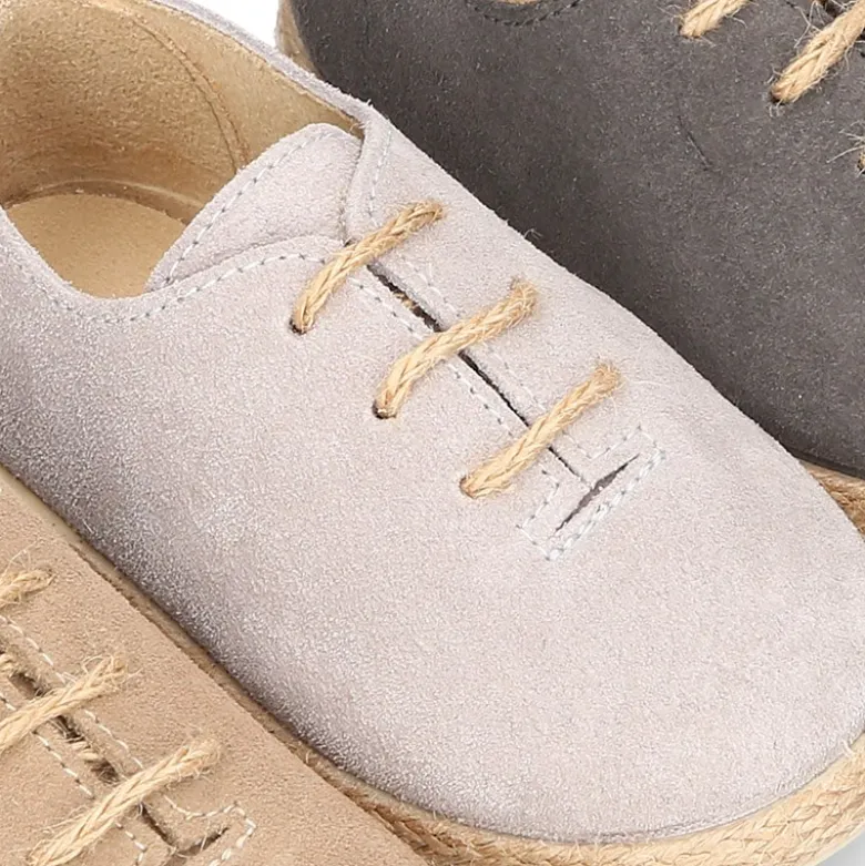 Zapato o Alpargata niños tipo Blucher con cordones en serraje.