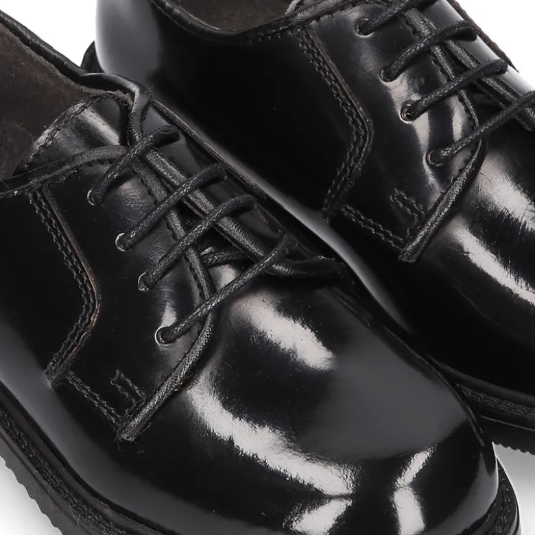 Zapato tipo blucher con cordones en piel antik