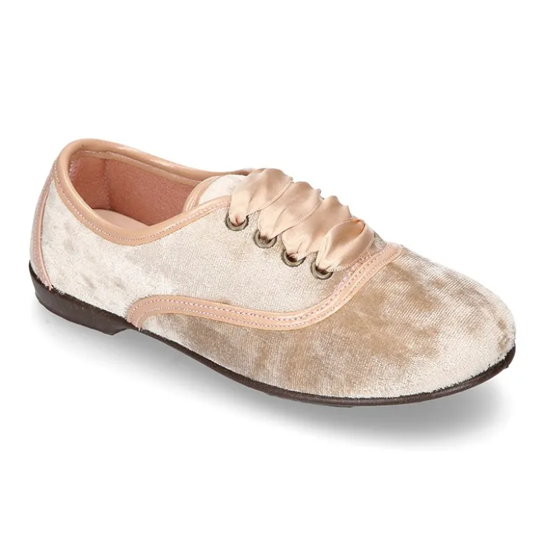 Zapato tipo Blucher con lazos en TERCIOPELO NACARADO.