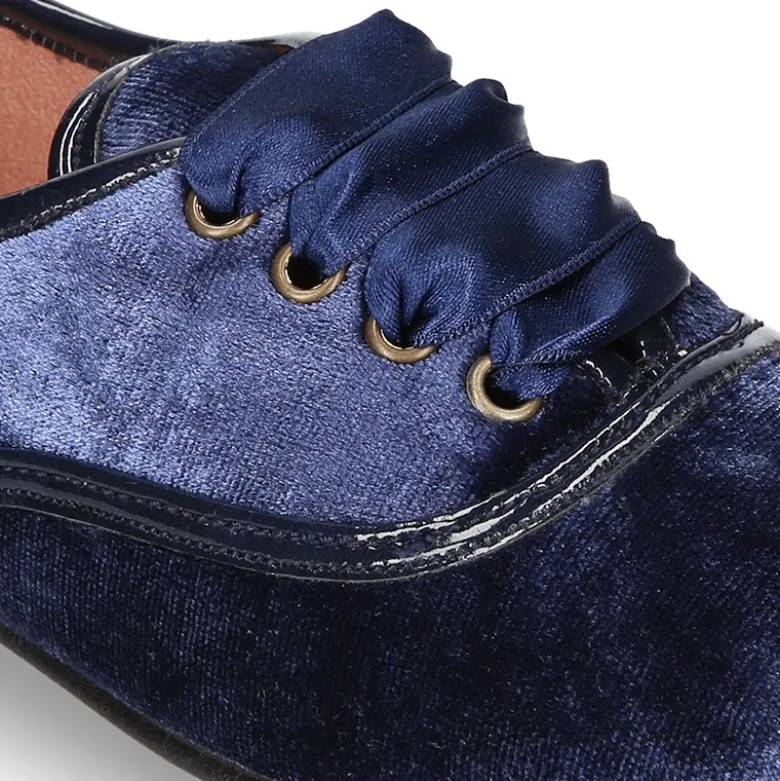 Zapato tipo Blucher con lazos en TERCIOPELO NACARADO.