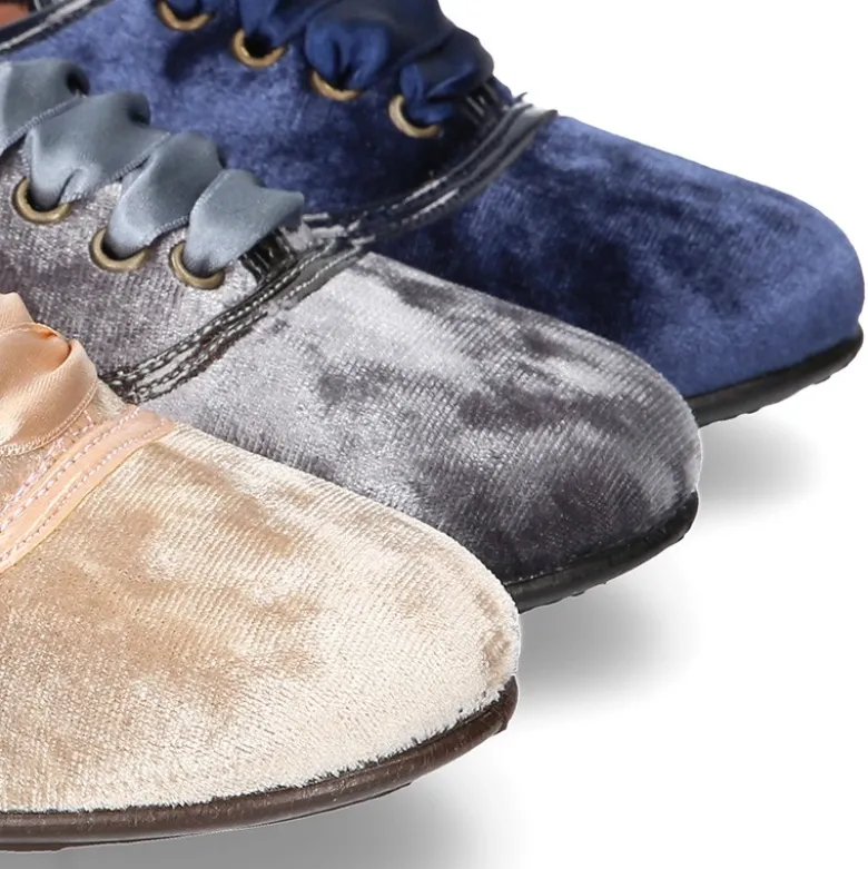 Zapato tipo Blucher con lazos en TERCIOPELO NACARADO.
