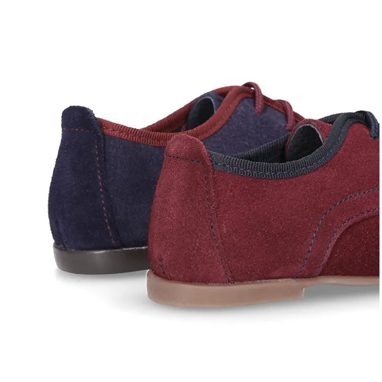 Zapato tipo Blucher de vestir con piso estilizado en piel serraje.